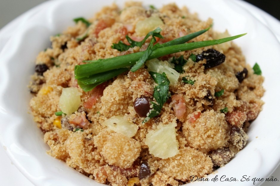 Farofa de bacon e abacaxi fresco - Dona de Casa. Só que não. Farofa de bacon e abacaxi fresco - Dona de Casa. Só que não.