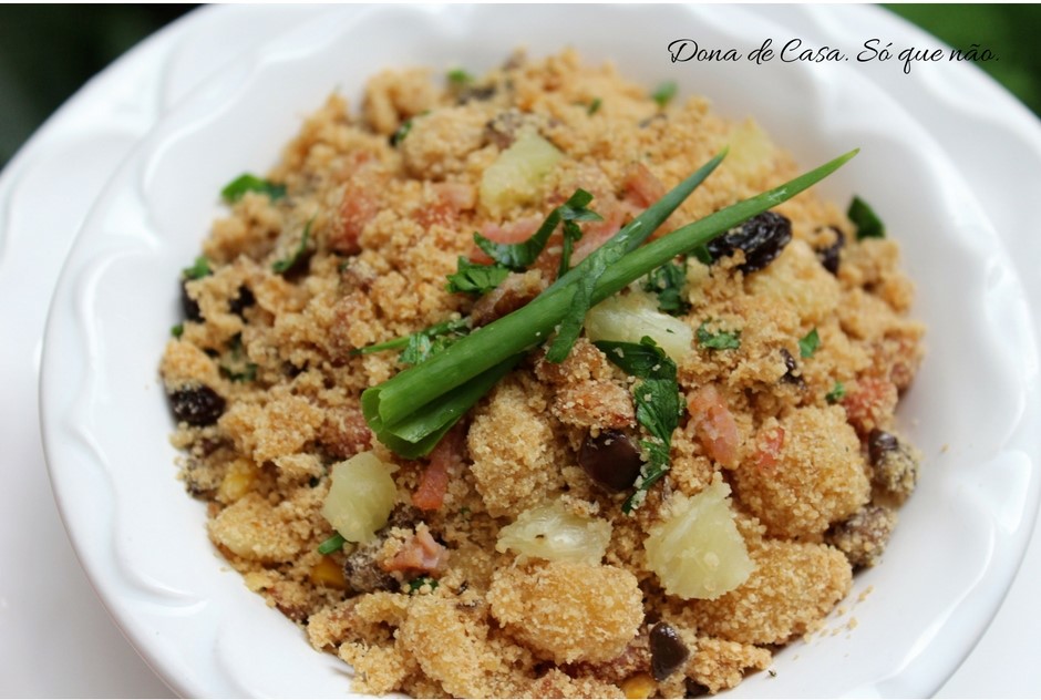 Farofa de bacon e abacaxi fresco - Dona de Casa. Só que não. Farofa de bacon e abacaxi fresco - Dona de Casa. Só que não.
